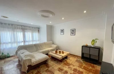 Location longue durée d’un duplex spacieux, 210 m², avec 4 chambres et une cheminée, Elche, Espagne